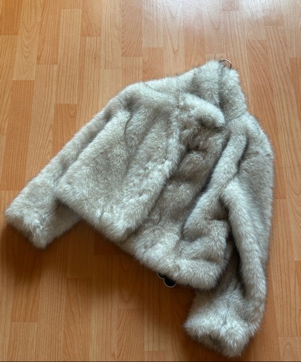 MUSINSA公式 | ROSÉ FRANTZ Crop Mix Fur Jacket [Beige]
