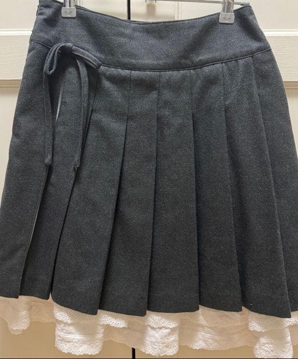 MUSINSA | HUG YOUR SKIN Slit Pleated Midi Skirt (Charcoal)