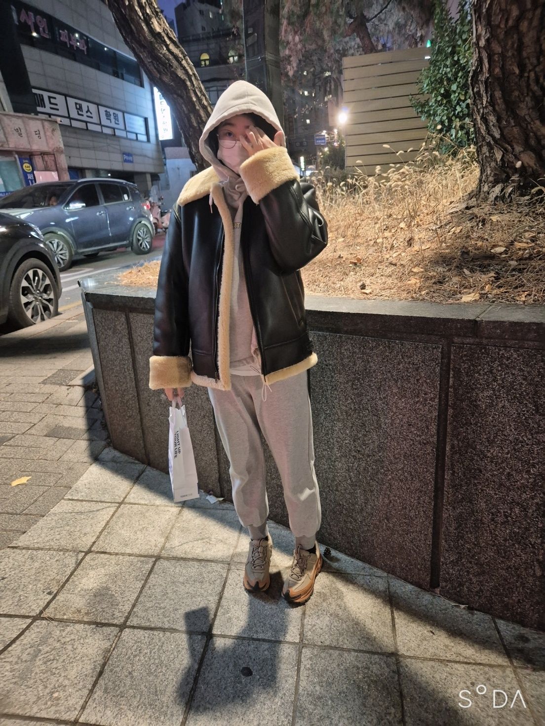 MUSINSA公式 | LADY VOLUME オーバーサイズレザームートン (ブラック)