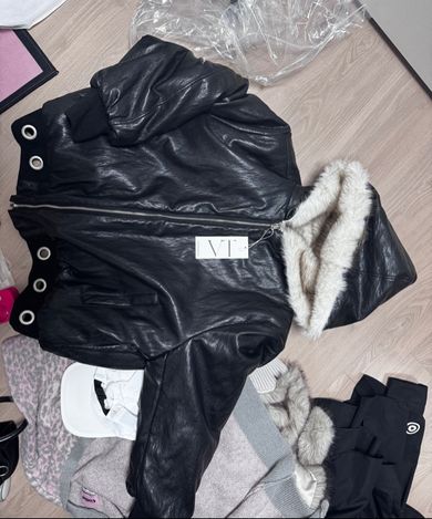 MUSINSA公式 | VOONT Eyelet Reversible Fur Leather Jacket (BLACK)