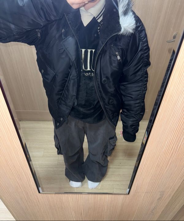 MUSINSA公式 | AAKAM Hooded Fur MA-1 Jacket (Black)