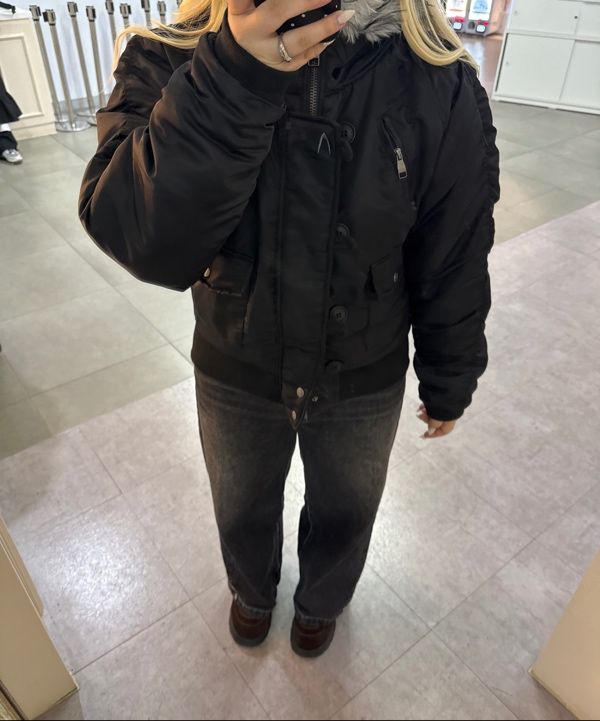 MUSINSA公式 | AAKAM Hooded Fur MA-1 Jacket (Black)