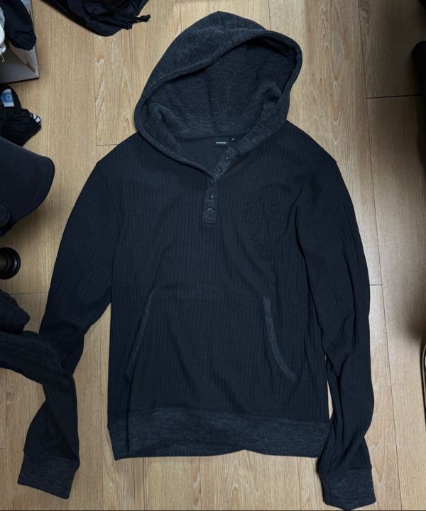 MUSINSA | AAKAM CROS2 Contrast Button Hoodie (Black)