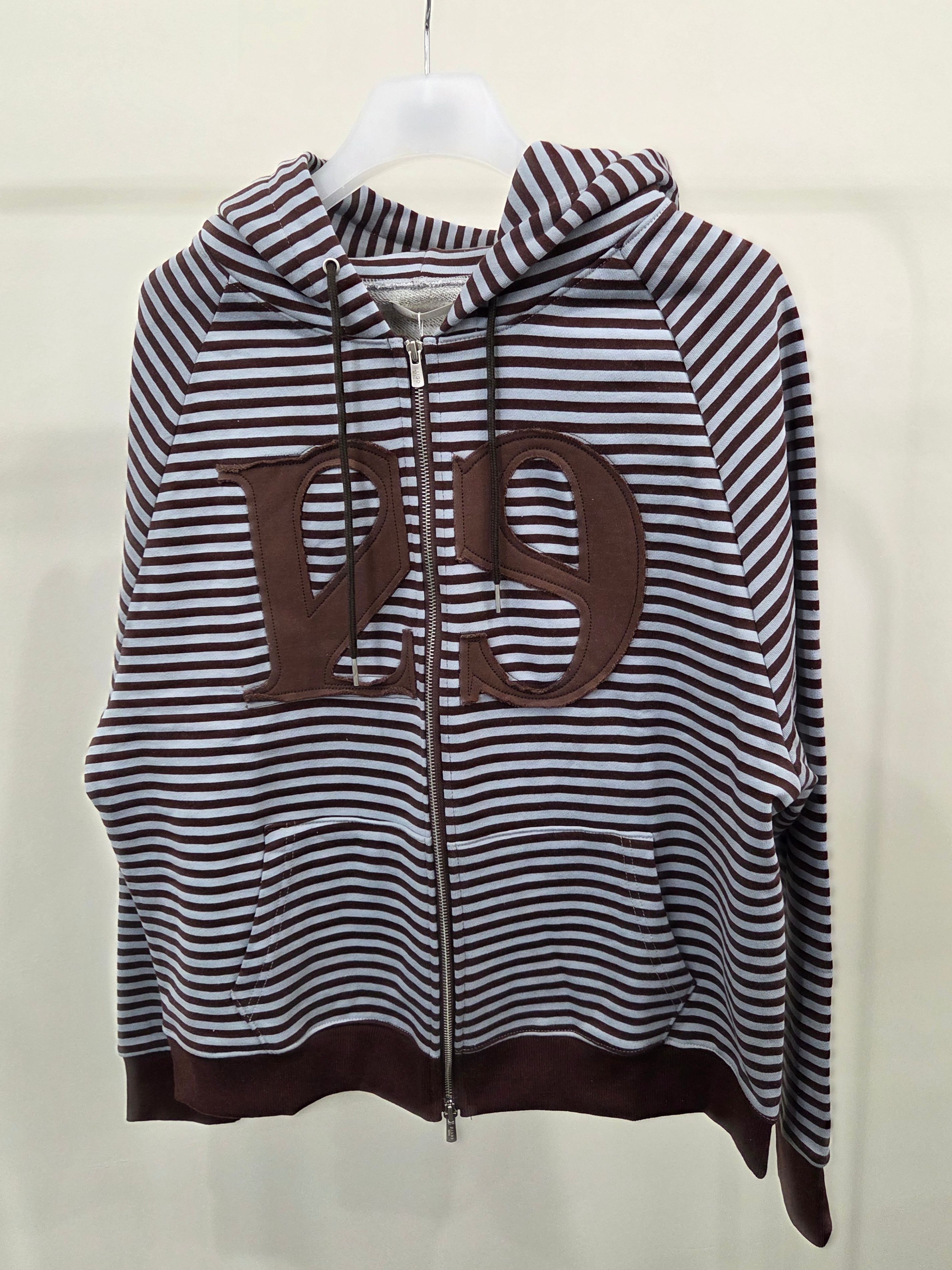 MUSINSA ILLIGO♡129ロゴパッチフードジップパーカー ブラック S MUSINSA公式 | ILLIGO 129ロゴパッチフードジップブラック
