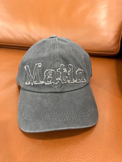 ROUGH CUT APPLIQUE BALL CAP IN GREY