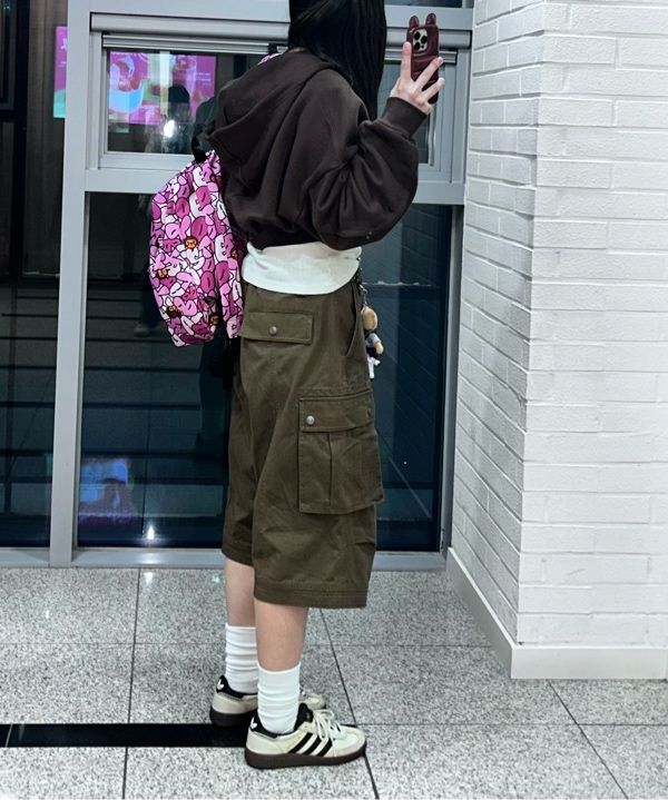 MUSINSA公式 | AAKAM Knee Pin-Tuck Bermuda Cargo Pants (Brown)