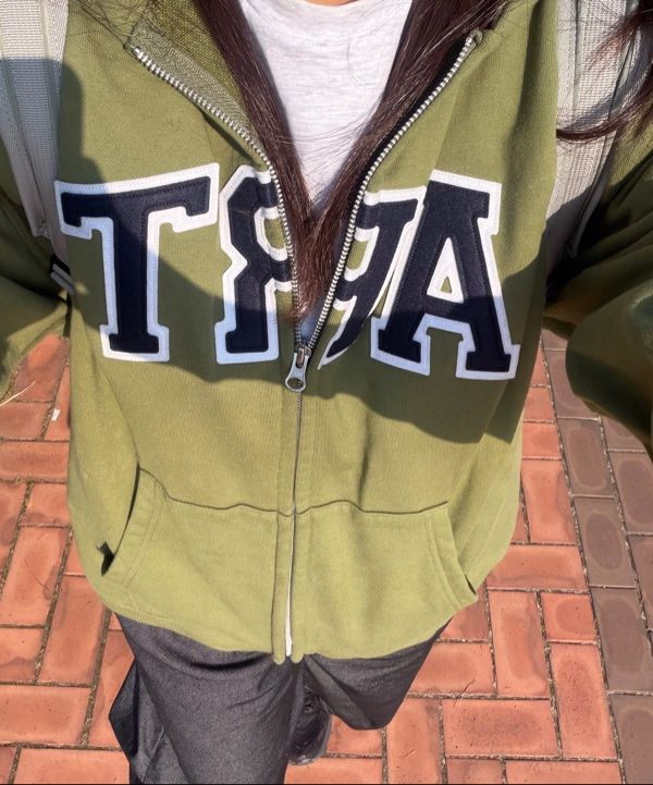 MUSINSA | THEMUSEUMVISITOR ART APPLIQUE HOODIE ZIP UP (OLIVE)
