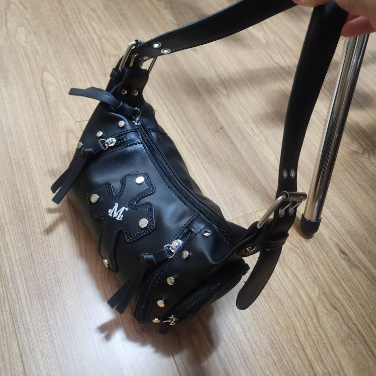 MUSINSA公式 | MUCENT バエルクロスレザーパッチミニショルダーバッグ