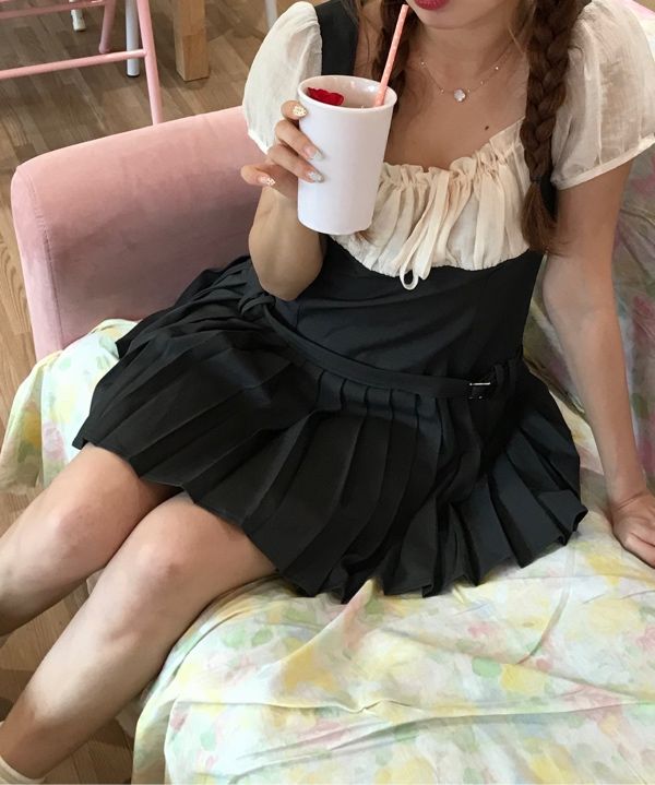 ILLIGO プレピリボンプリーツ半袖ワンピース チャコール S MUSINSA公式 | ILLIGO プレピリボンプリーツ半袖ワンピースチャコール