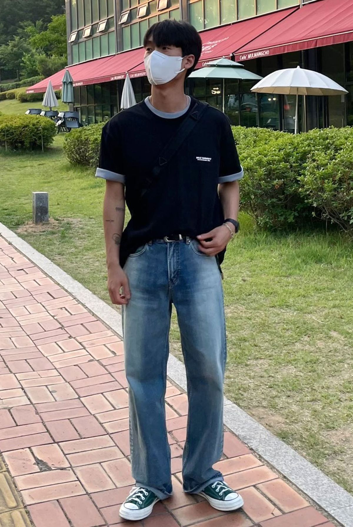 브랜드 스냅의 마일 가먼츠 트레이드마크 크루넥 [블랙] 코디, 패션 | 무신사 스냅