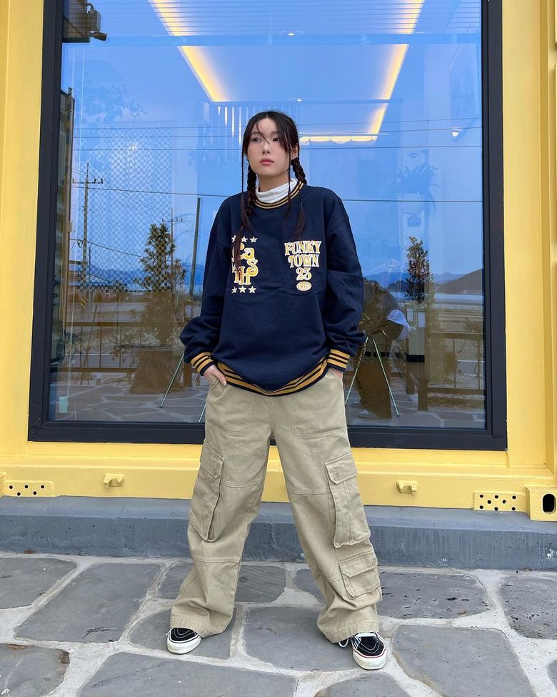 브랜드 스냅의 CDS FOOTBALL SWEATSHIRT NAVY(CV2DSUM461A) 코디, 패션 | 무신사 스냅