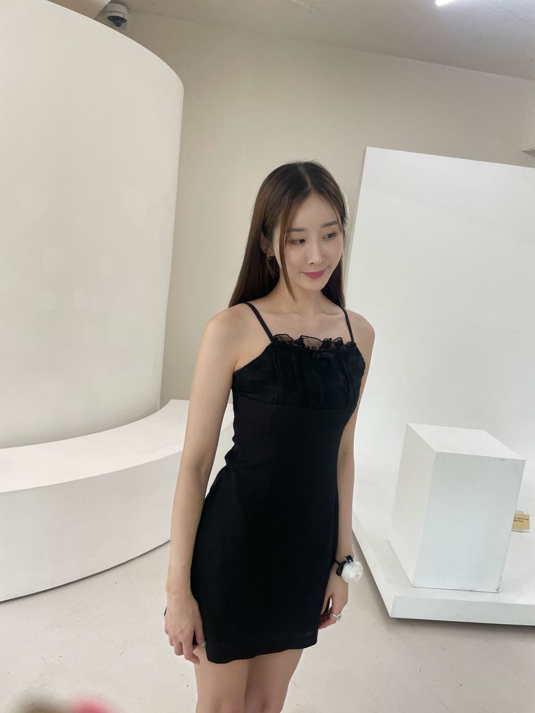 ODD ONE OUT Ribbon Velvet String Lace Dress in Black