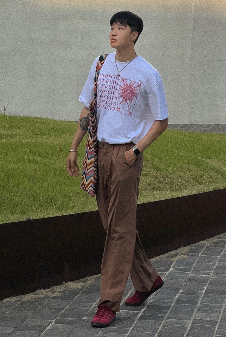 브랜드 스냅의 겟 커넥티드 티셔츠_WH 코디, 패션 | 무신사 스냅