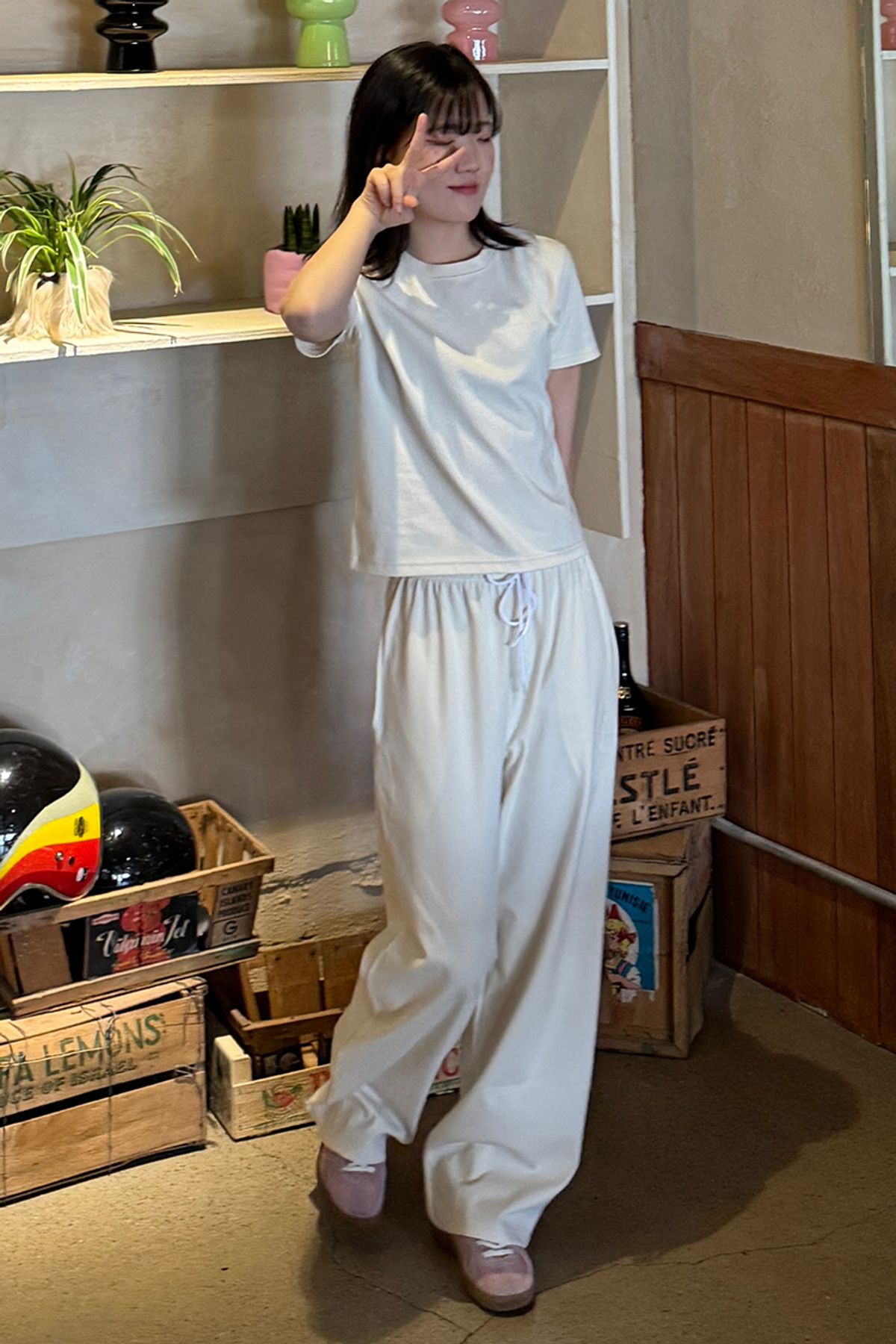 브랜드 스냅의 (우먼)Moment Coolcotton Needlework 1/2 Tee_Cream 코디, 패션 | 무신사 스냅