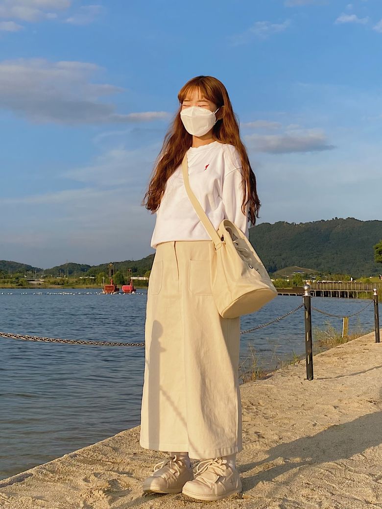 iam_hyon의 21FW 하트 스몰 로고 자수 맨투맨 A21HJ007 730 100 코디, 패션 | 무신사 스냅