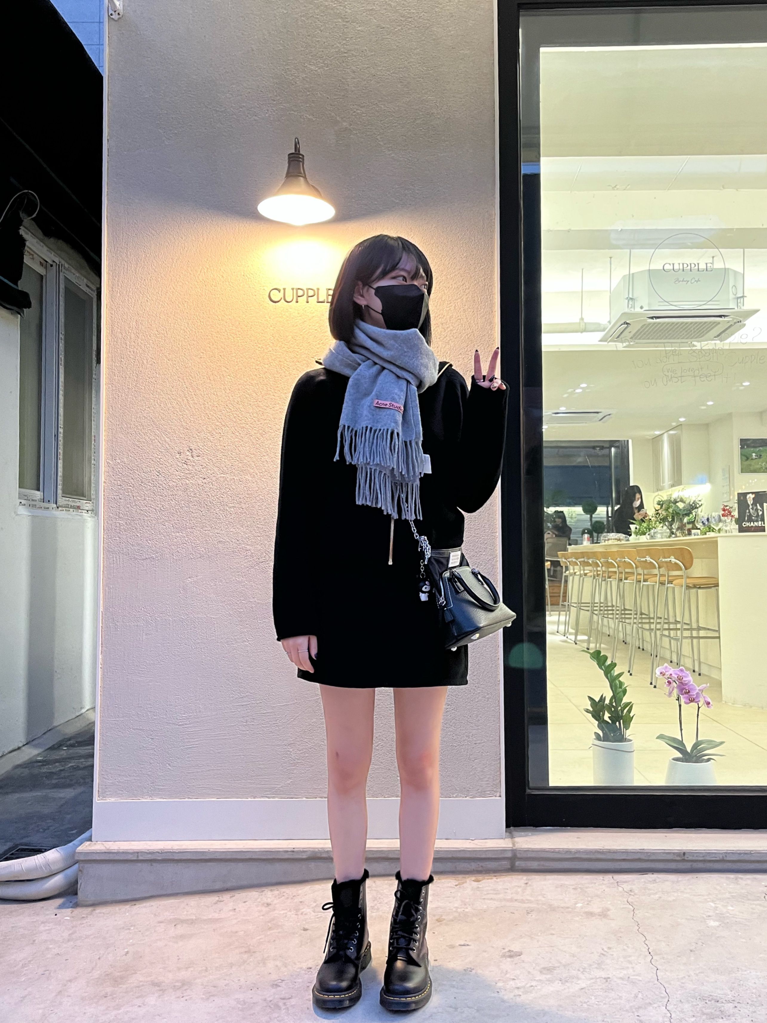 마뗑킴(MATIN KIM) SPELL POINT KNIT ZIP UP IN BLACK - 사이즈 & 후기