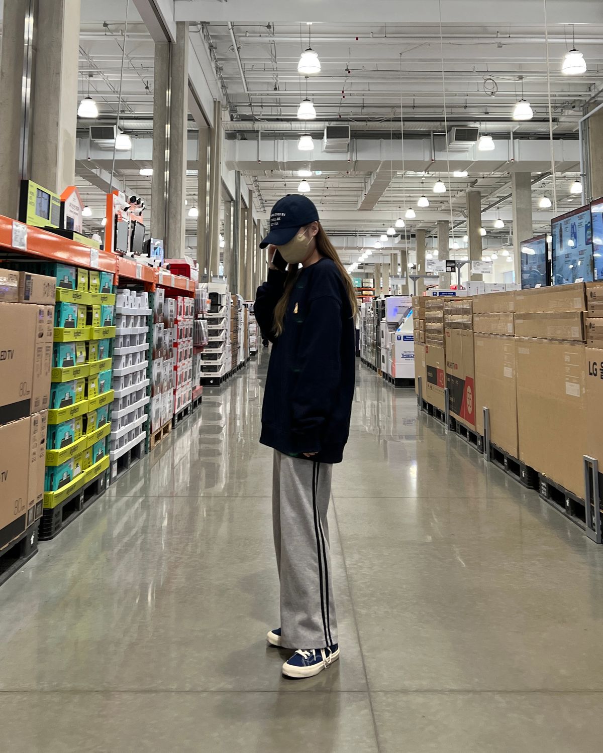 유니uooni의 SMALL RETRIEVER CREWNECK [NAVY] 코디, 패션 | 무신사 스냅