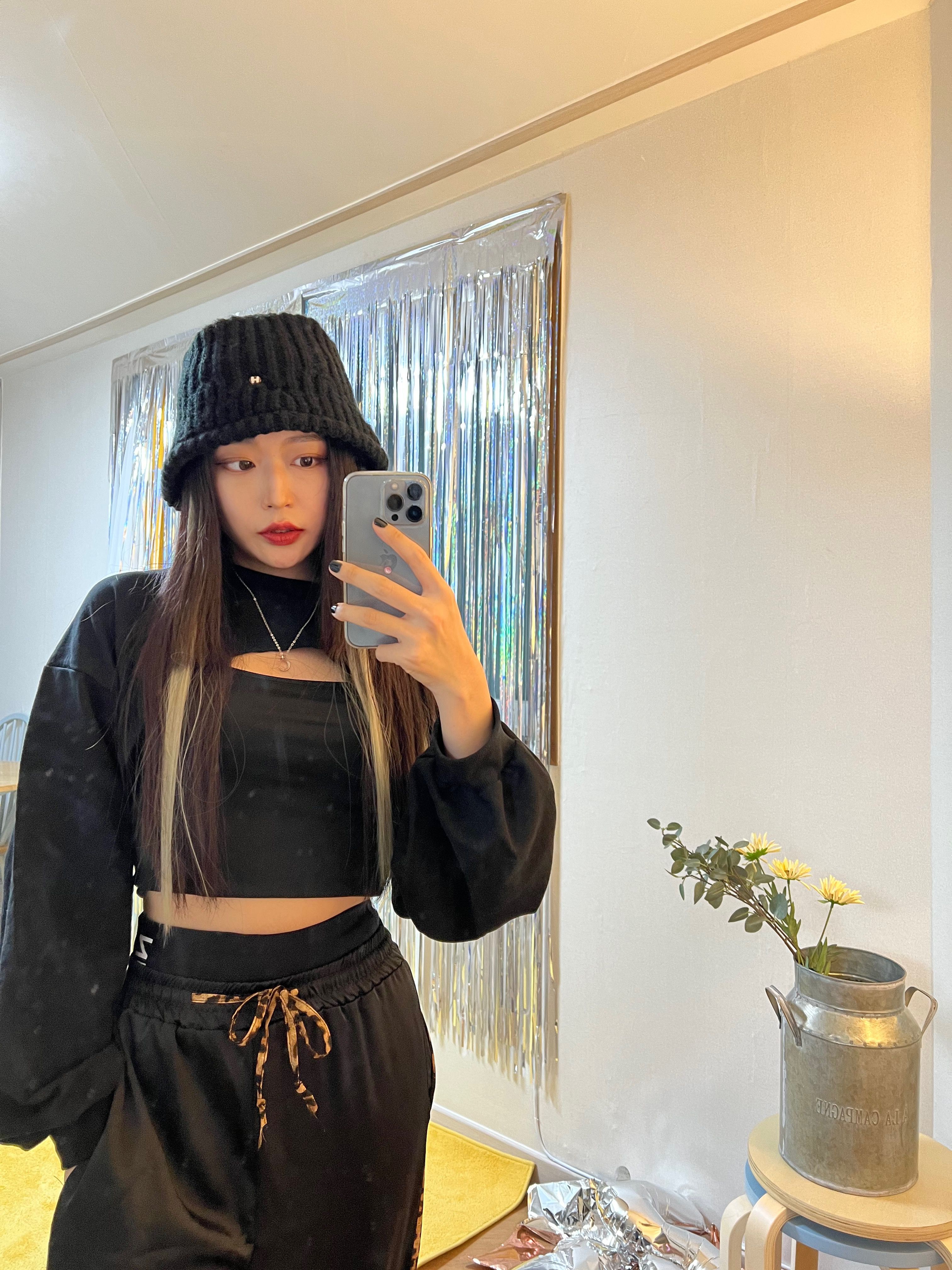 MUSINSA | HIGH SCHOOL DISCO Badge Knit Bucket Hat Ivory