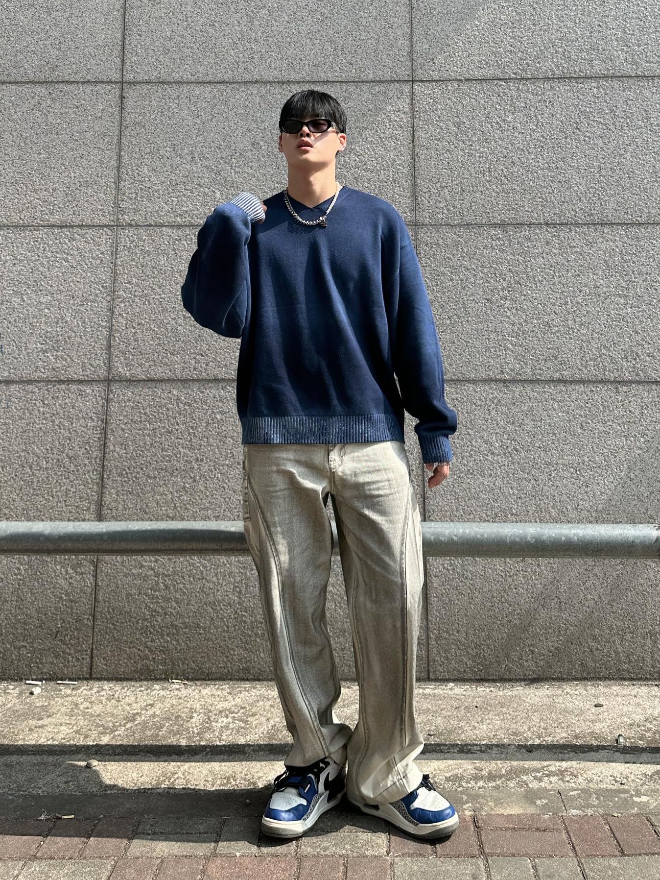 브랜드 스냅의 ONE POCKET IRVING WIDE CARGO PANTS NAVY 코디 | 무