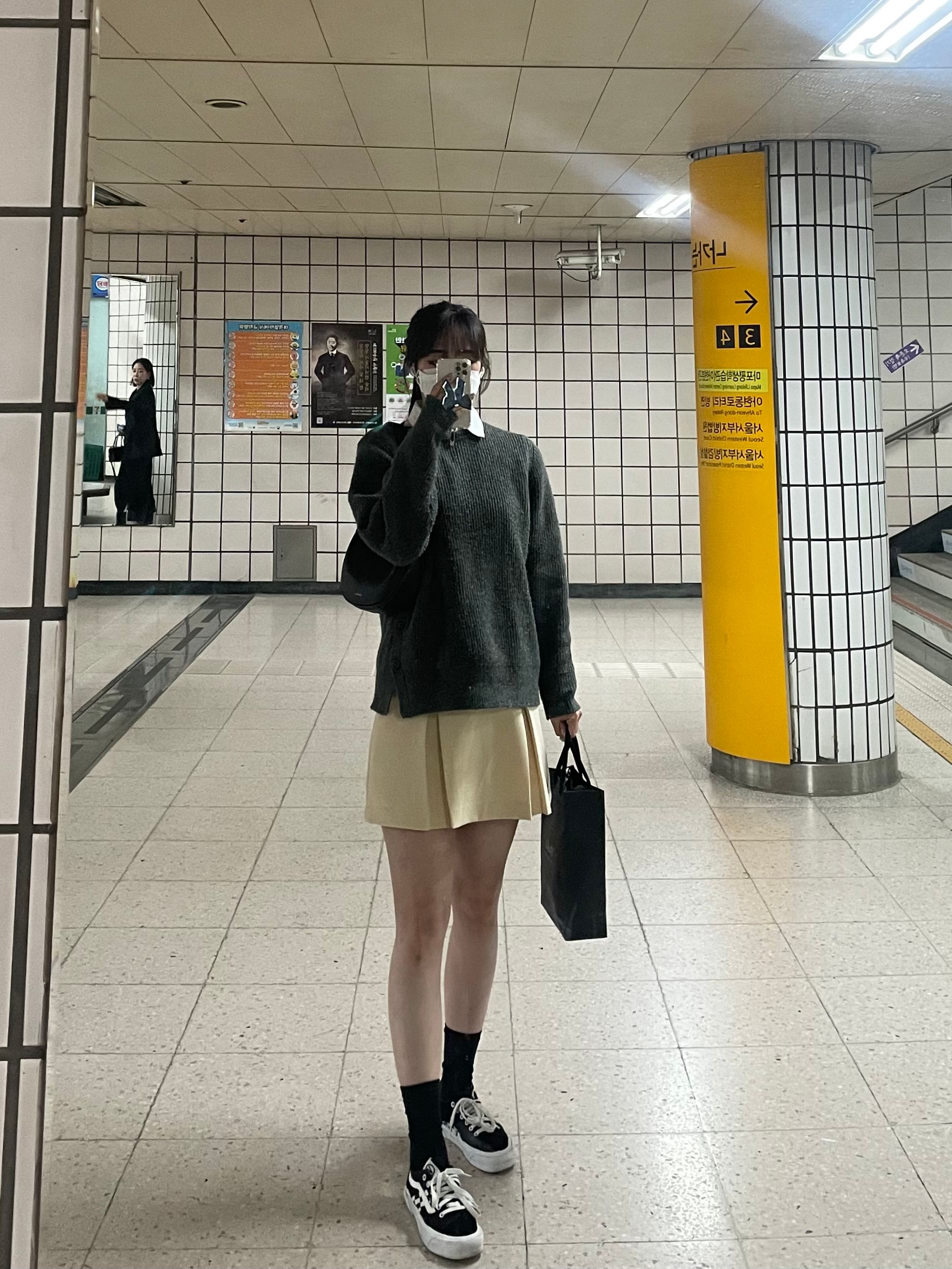 [MUCENT] MERCY EYELET HALF MOON MINI クロスバッグ★韓国★ 楽天市場】ザロウ The Row W1249 L52 ショルダーバッグ HALF