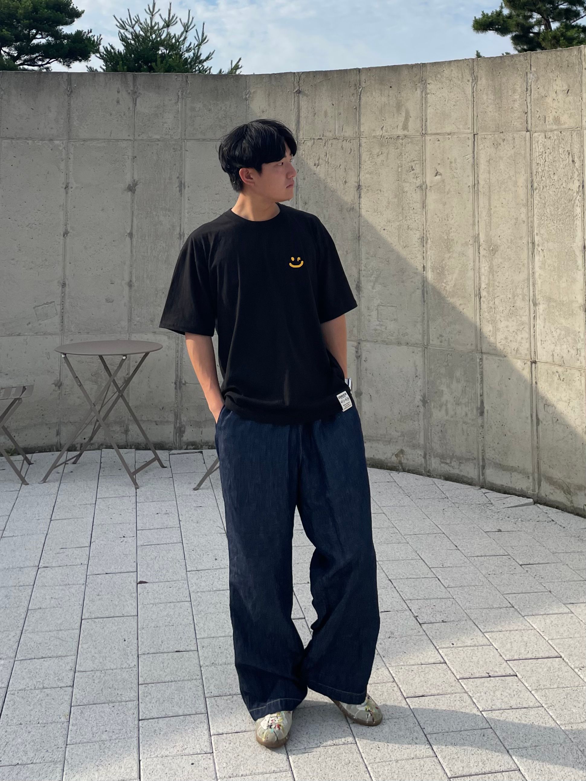 [GRAVER]韓国人気★2-PACK DRAWING SMILE LOGO SHORT SLEEVE TEE MUSINSA | GRAVER [UNISEX] SMALL DRAWING SMILE WHITE CLIP