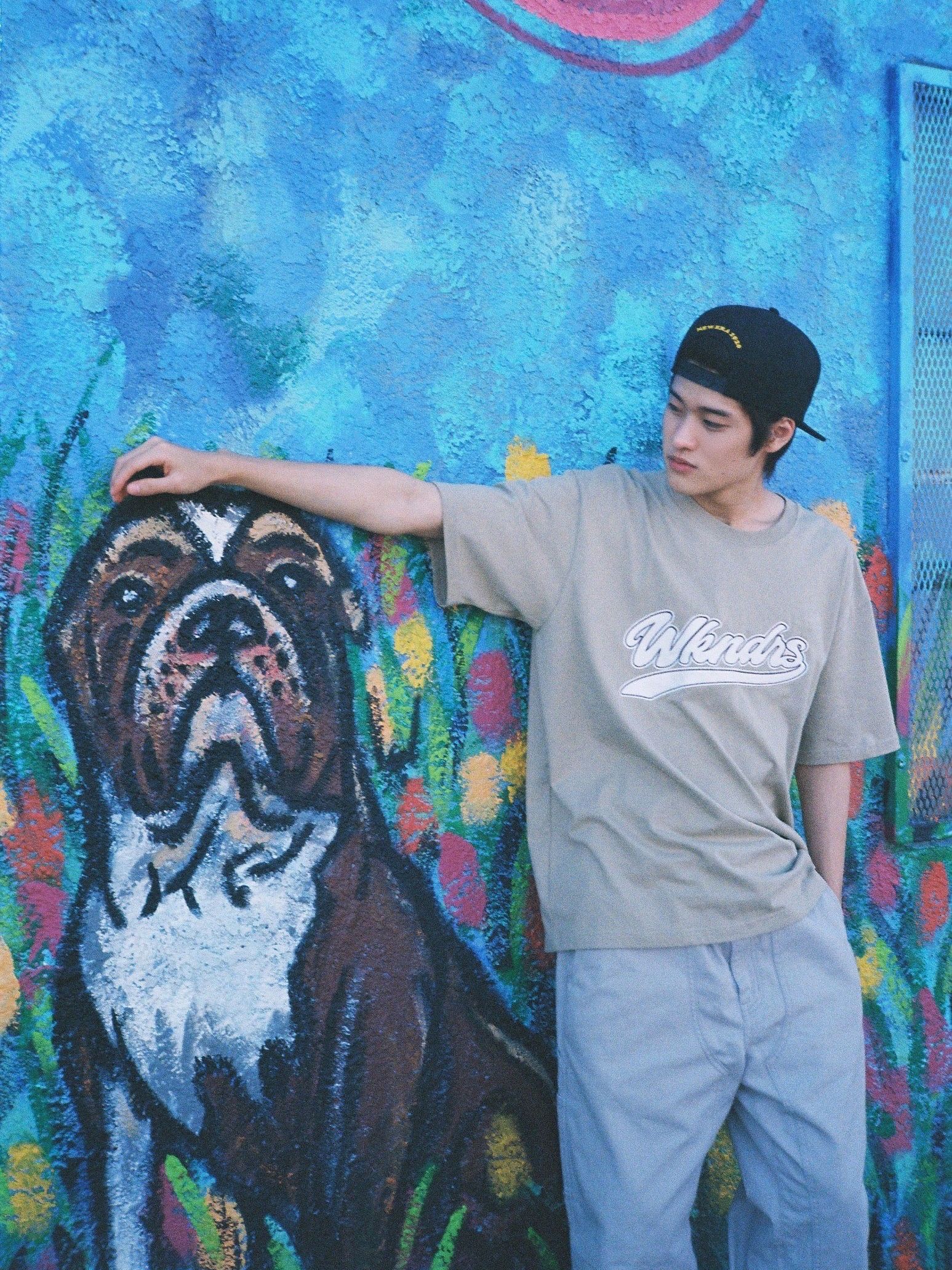 ★2023SS新作★WKNDRS★BASEBALL SCRIPT T-SHIRT MUSINSA公式 | WKNDRS BASEBALL SCRIPT T-SHIRT (KHAKI)
