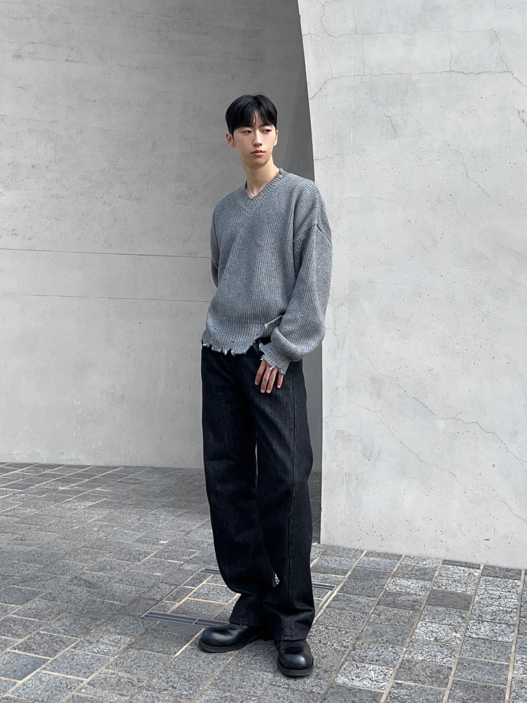 ★韓国の人気★【WOOALONG】★V-neck damage kni.t★ニット★ ☆韓国の人気☆【WOOALONG】☆V-neck damage kni.t☆ニット