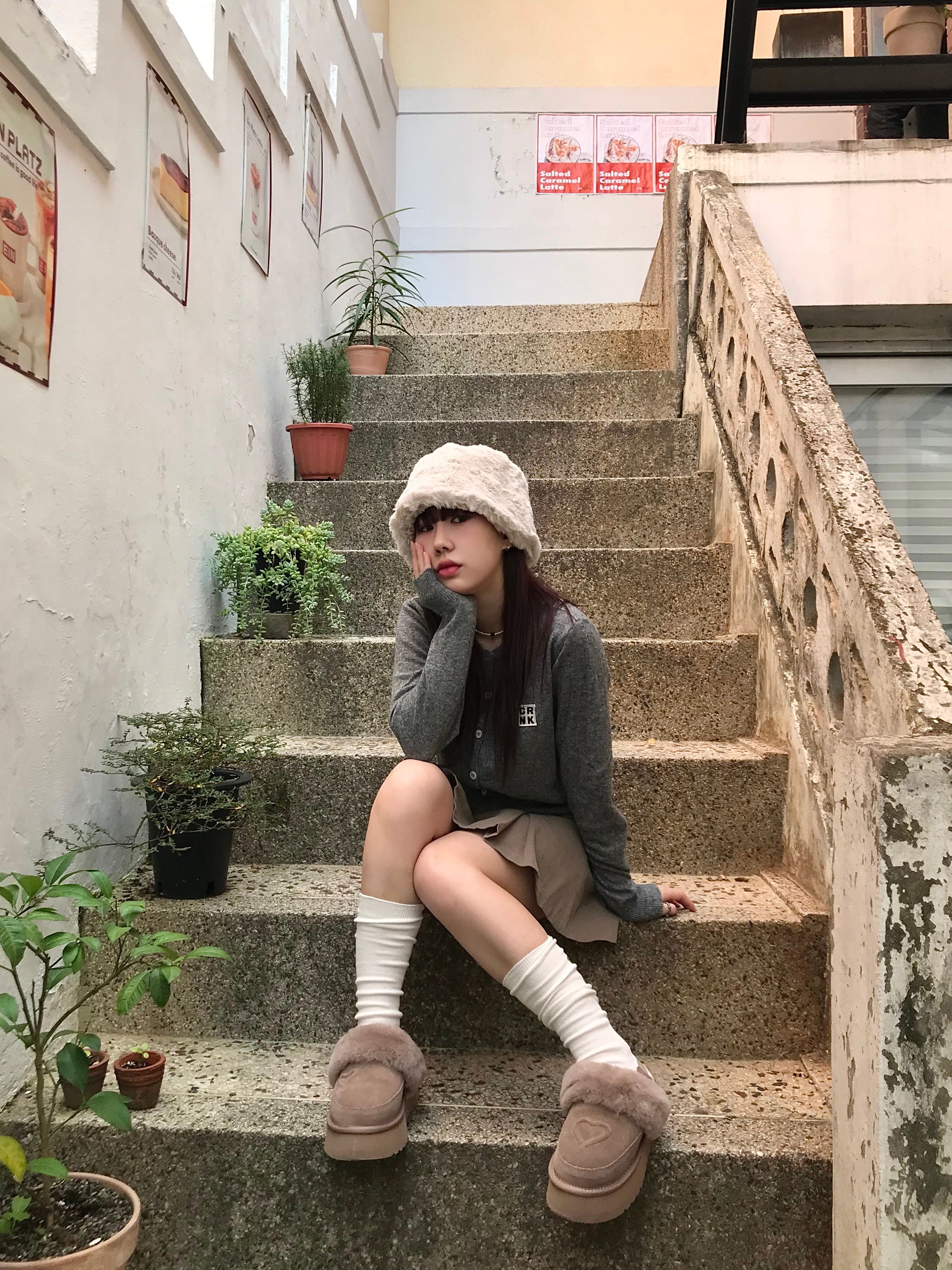 ★VARZAR★ Fur Long Label Solid Drop Bucket Hat Burgundy MUSINSA | VARZAR Fur Long Label Solid Drop Bucket Hat Burgundy