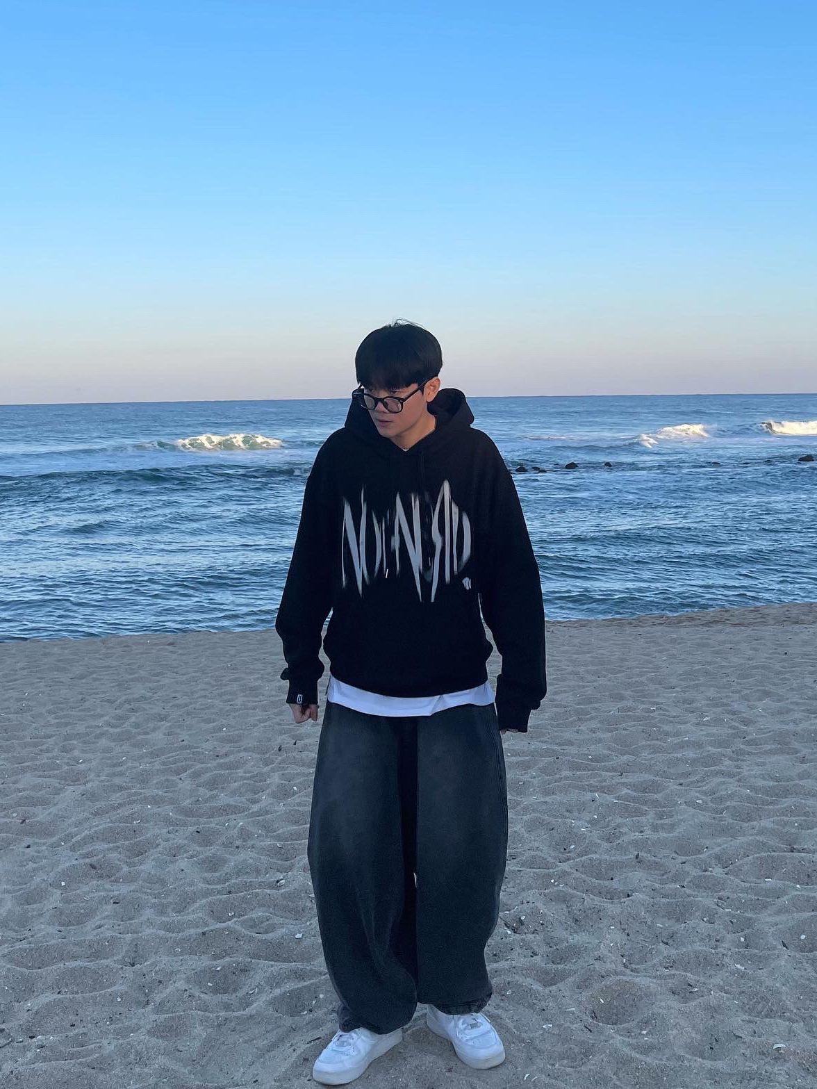 MUSINSA公式 | NOT4NERD Thorn Logo Pullover hoodie - Black