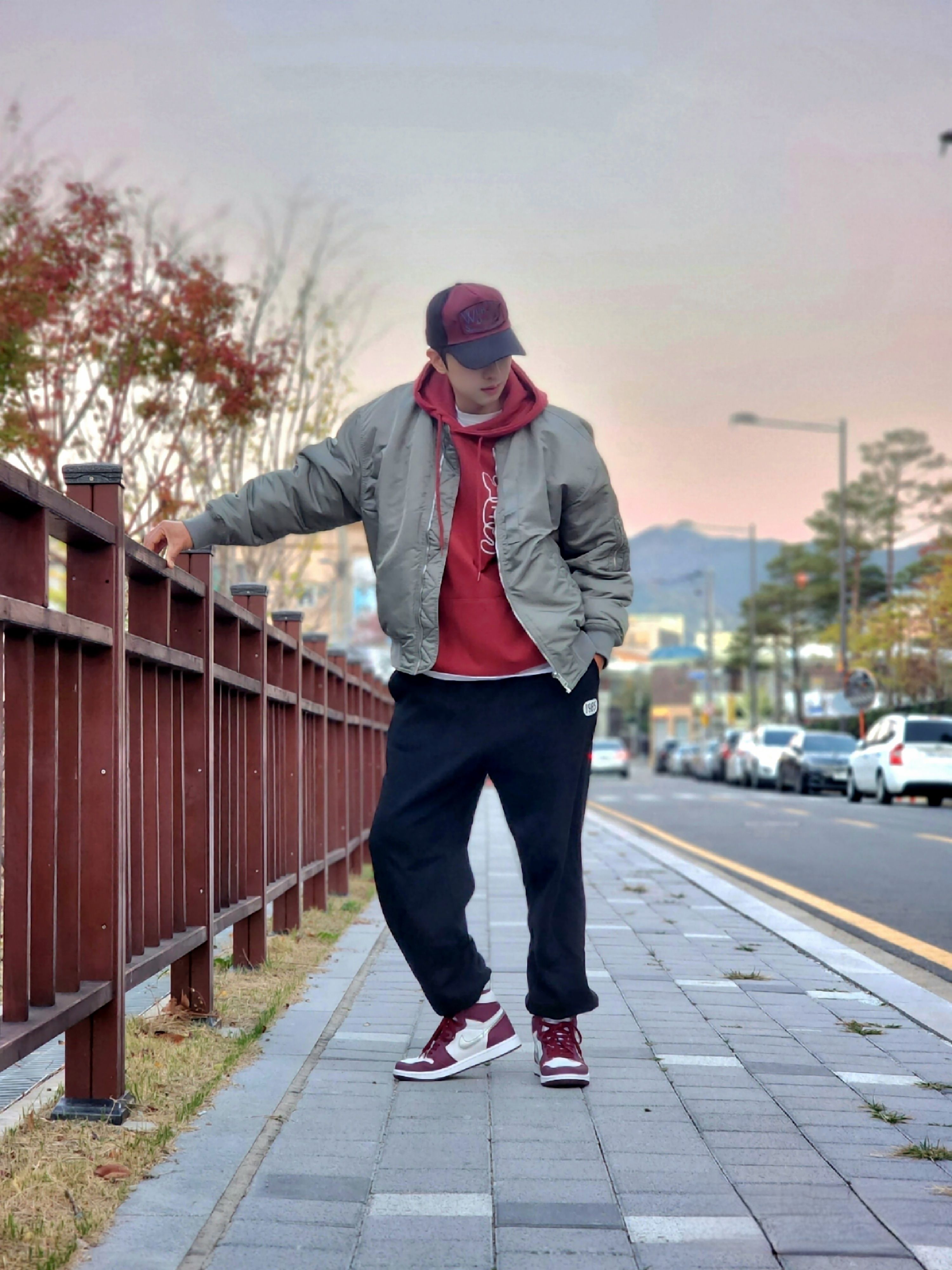 MUSINSA公式 | YESEYESEE C-Logo Hoodie Gray