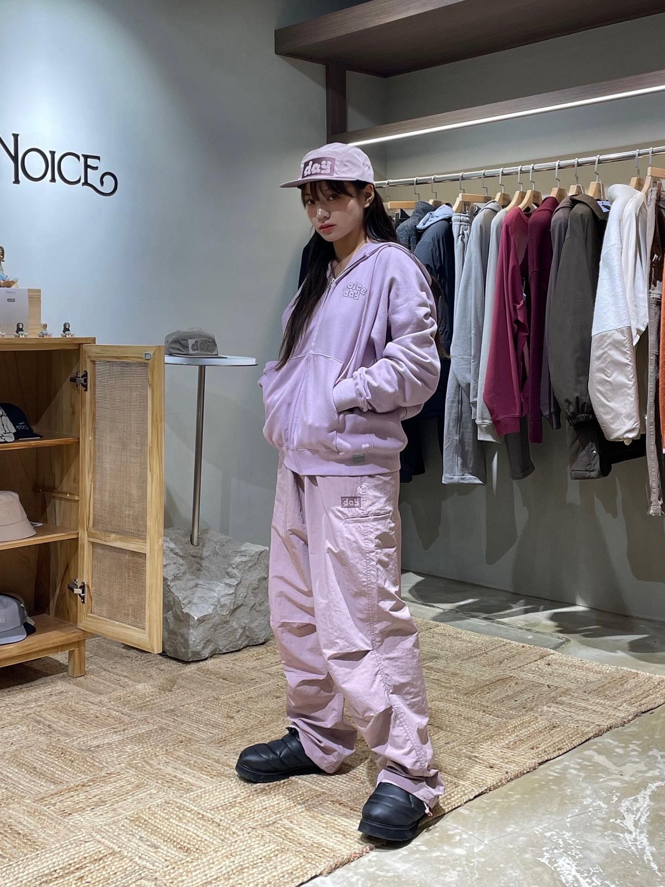 MUSINSA公式 | NOICE [DAY] BACK LOGO HOODIE ZIP UP - PINK