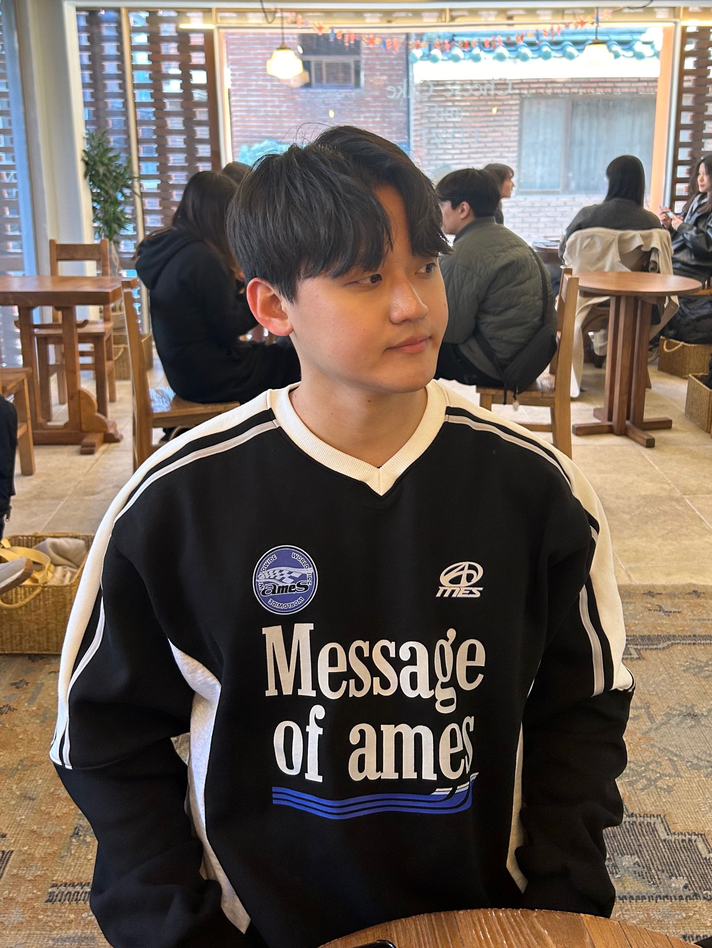 MUSINSA公式 | AMES-WORLDWIDE V NECK UNIFORM SWEATSHIRT BLACK