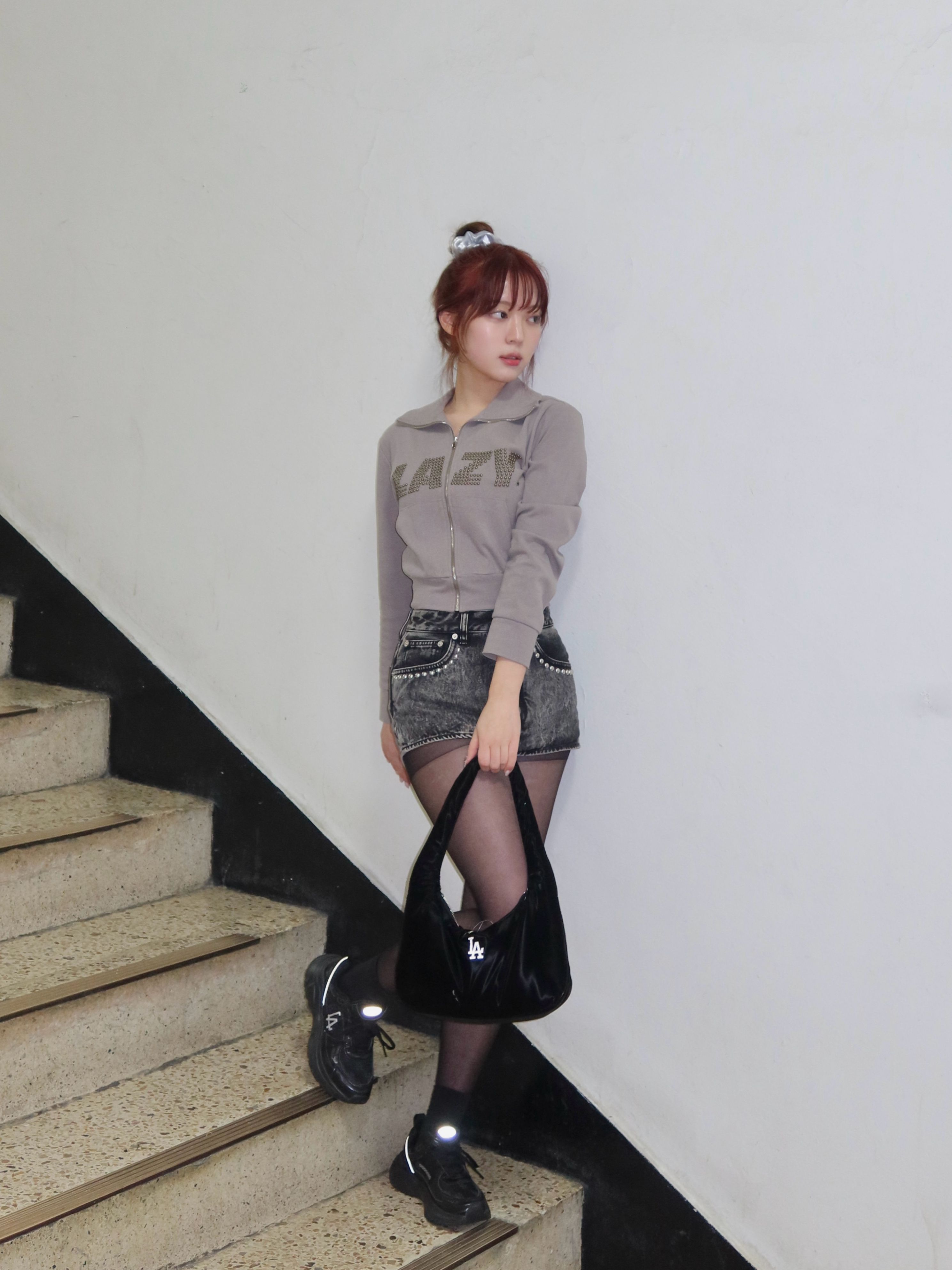 [LUV IS TRUE]★CH LAZY ZIP UP MUSINSA公式 | LUV IS TRUE CH LAZY ZIP UP(BROWN)