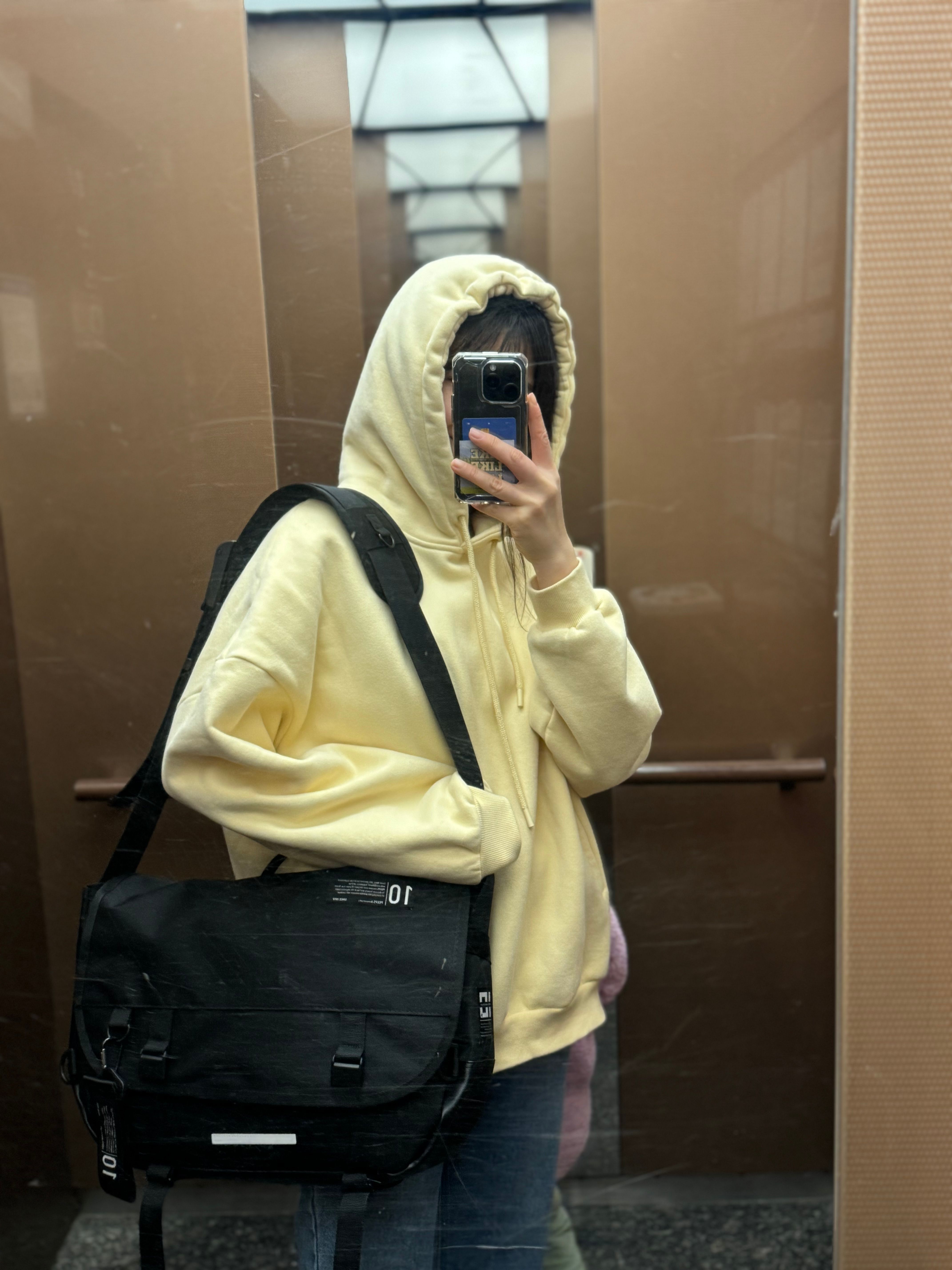 MUSINSA | PEEPS newest magnetic messenger bag(black)