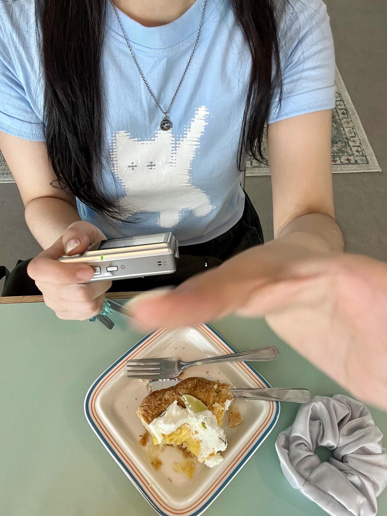 【AEAE】FLASHED CATS EYE CROP T-SHIRT [WHITE] MUSINSA | AEAE FLASHED CATS EYE CROP T-SHIRTS [White]
