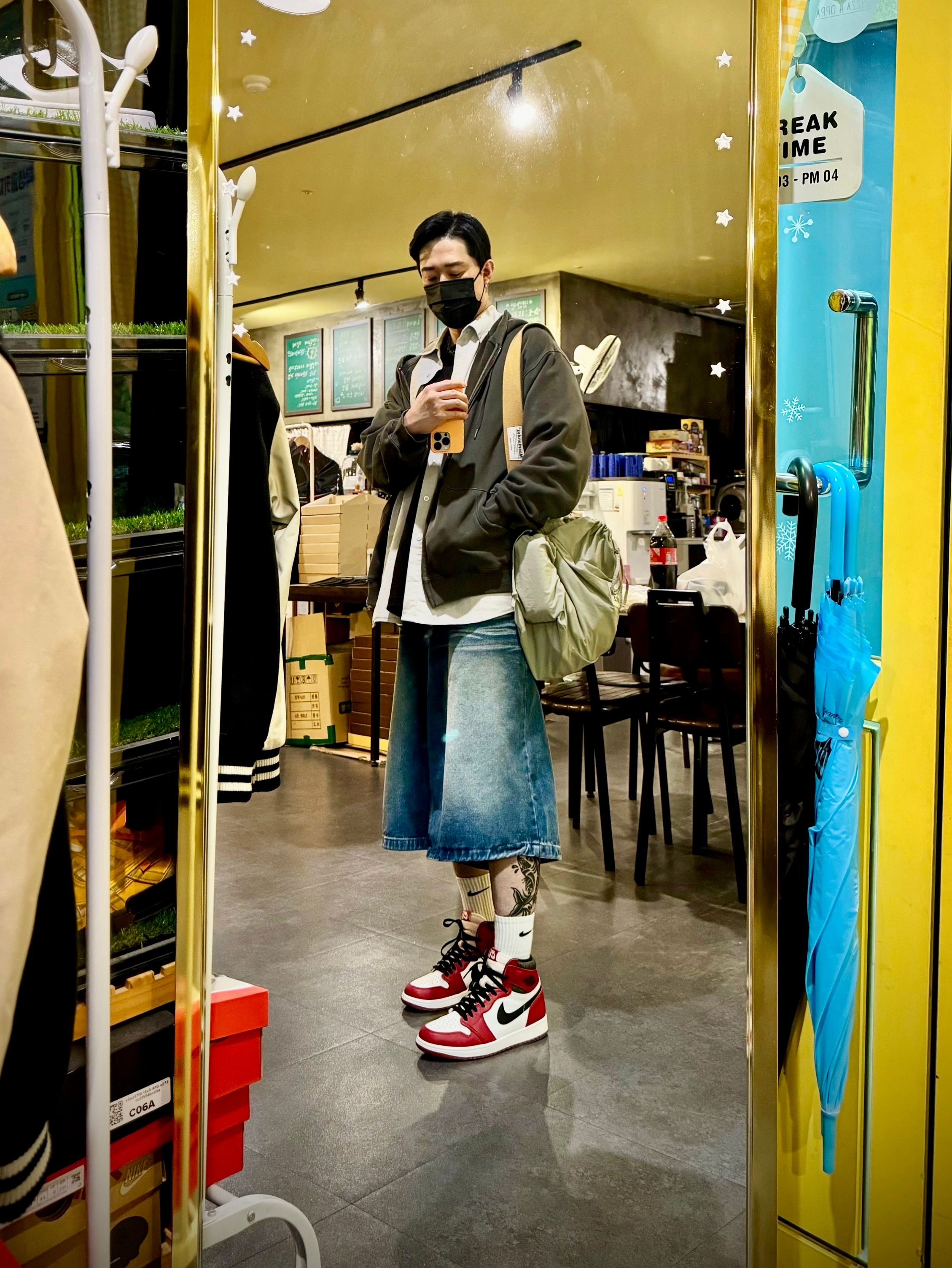 パーカー・フーディ TOFFEE Two Way Pigment Sweat Hoodie GREIGE T3F-2PSHZU106 White Birch Striped Sleeve Ditzy Floral Hoodie (Toffee