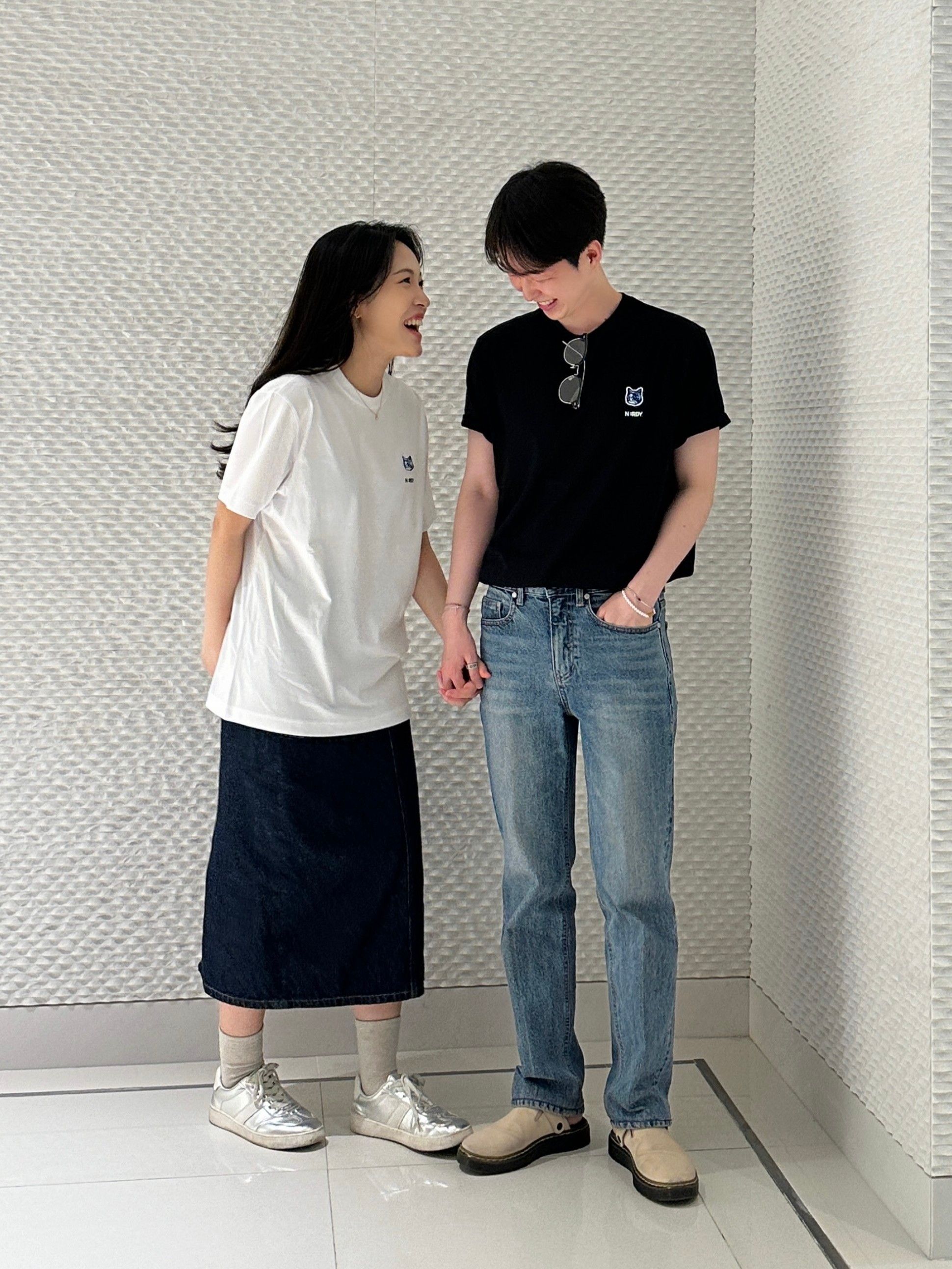 [ NERDY ]★25SS★韓国人気★CAT WAPPEN SHORT SLEEVE T-SHIRT MUSINSA公式 | NDY Cat Wappen Short Sleeve T-Shirt Black