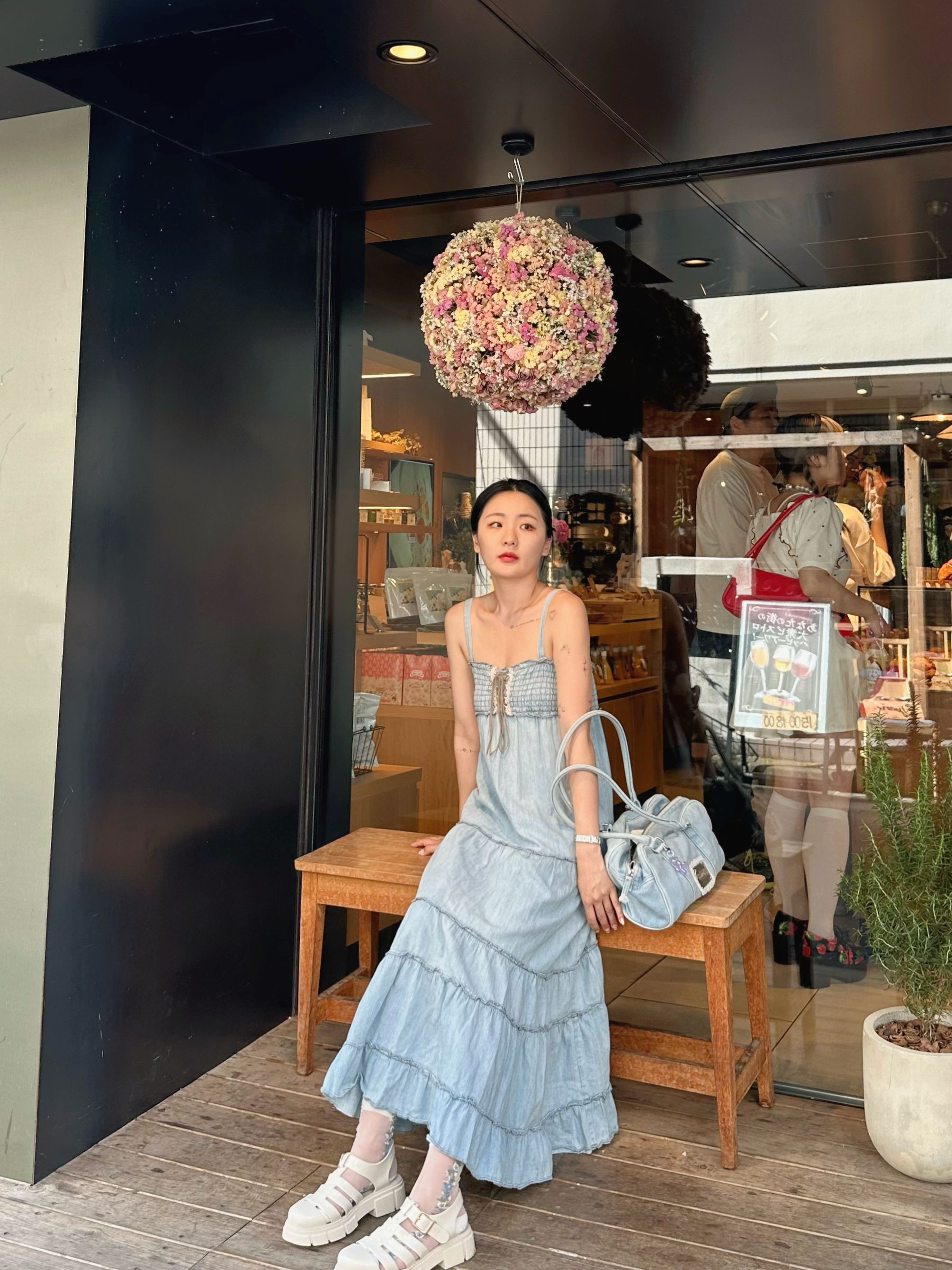 人気★MATIN KIM ★ VINTAGE DENIM TOTE BAG IN SKY MK2434BG012MSK_2.jpg