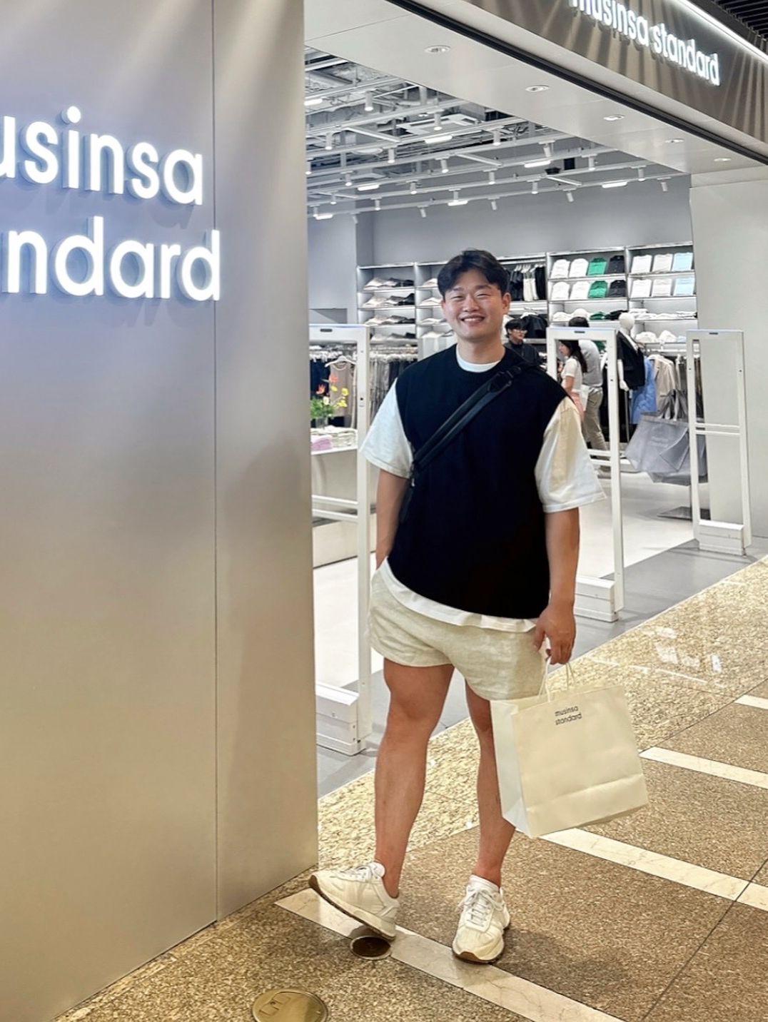 ニット・セーター *MUSINSA STANDARD* Textured crew neck knit vest black MMBWV3 MUSINSA | MUSINSA STANDARD TEXTURED CREWNECK KNIT VEST [BLACK]