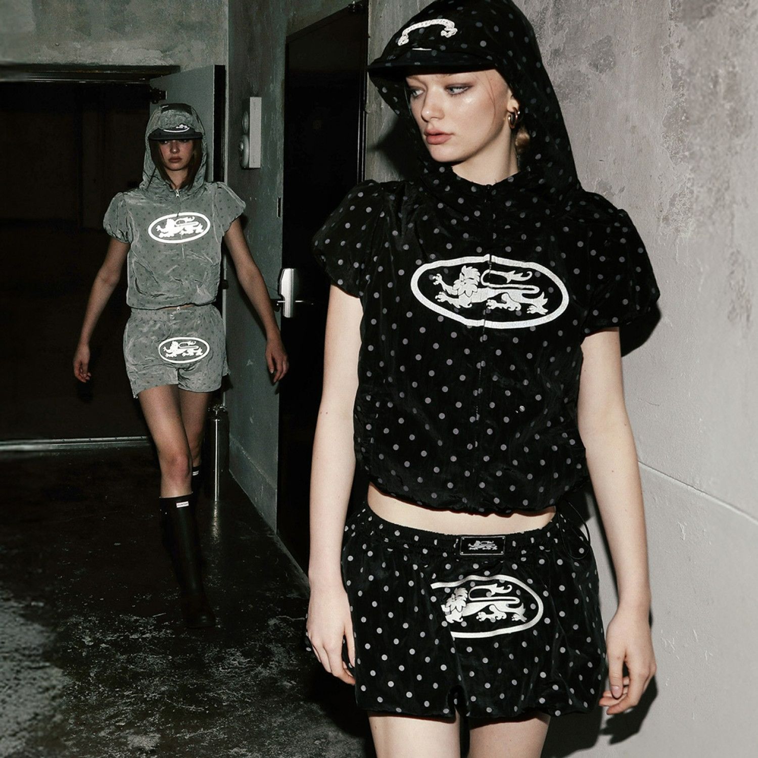 【BADBLOOD】25SS★ Classic Logo Off-Shoulder Top BADBLOOD】25SS☆ Classic Logo Off-Shoulder Top (BADBLOOD/T
