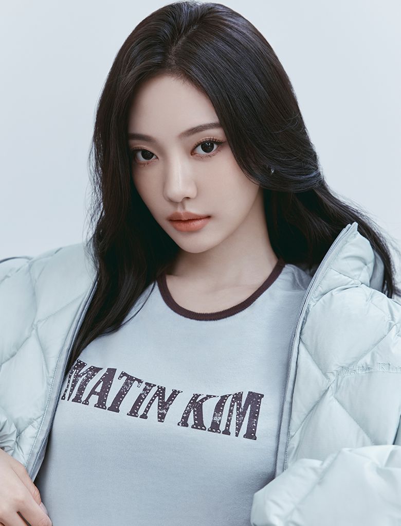 Matin Kim ナイロンジャケット ホワイト ロゴ　ハンガー付 美品 Matin Kim ナイロンジャケット ホワイト ロゴ ハンガー付 美品