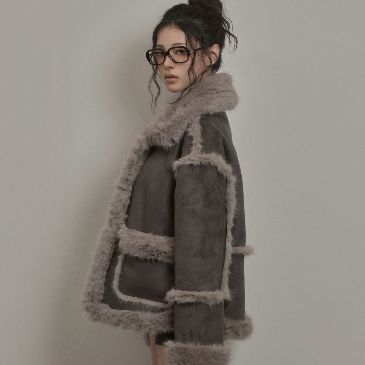 MUSINSA | End-Of-Season: Lettering Fur Hood Zip-Up