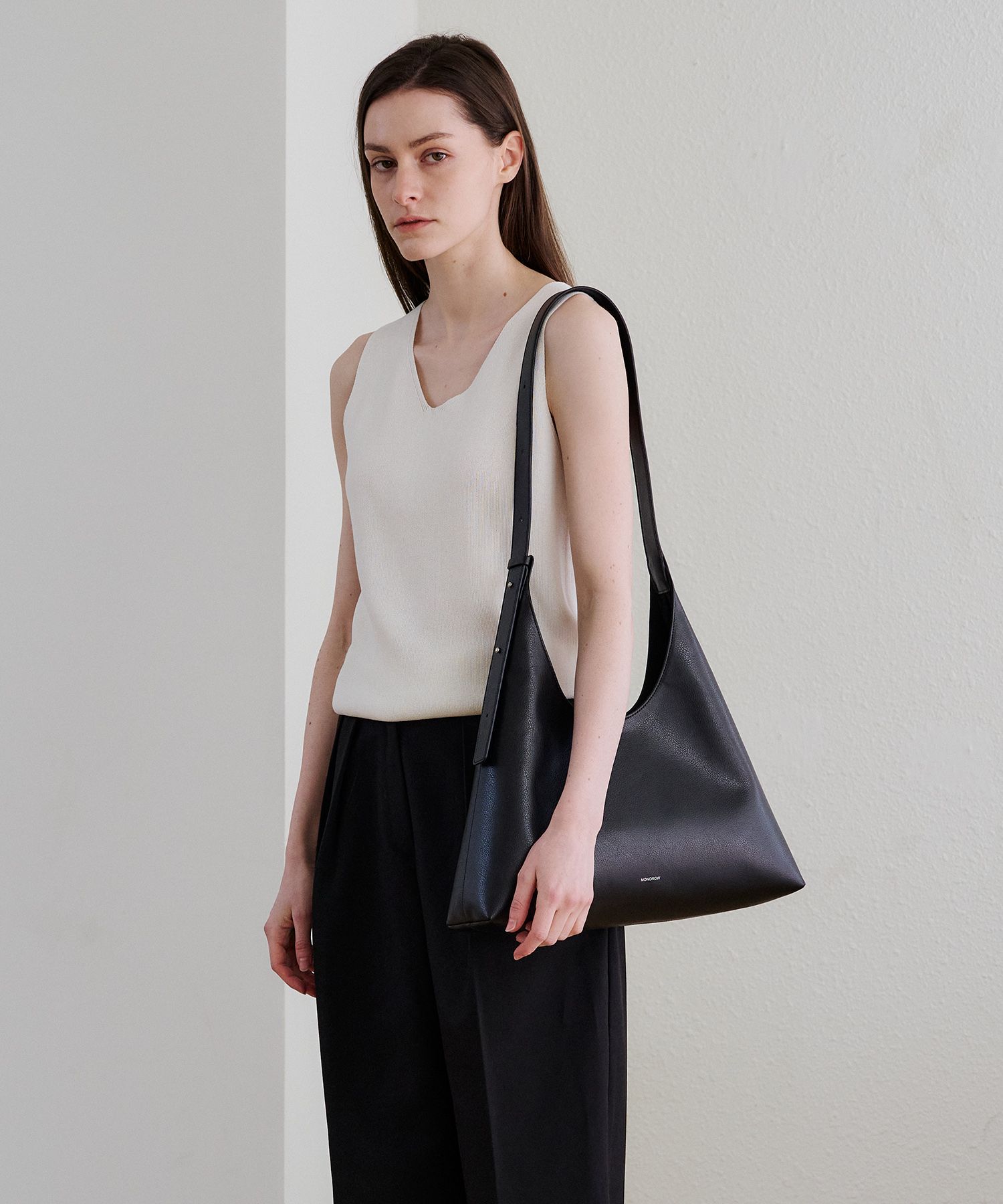 MUSINSA公式 | MONOROW ANGLE BAG BLACK