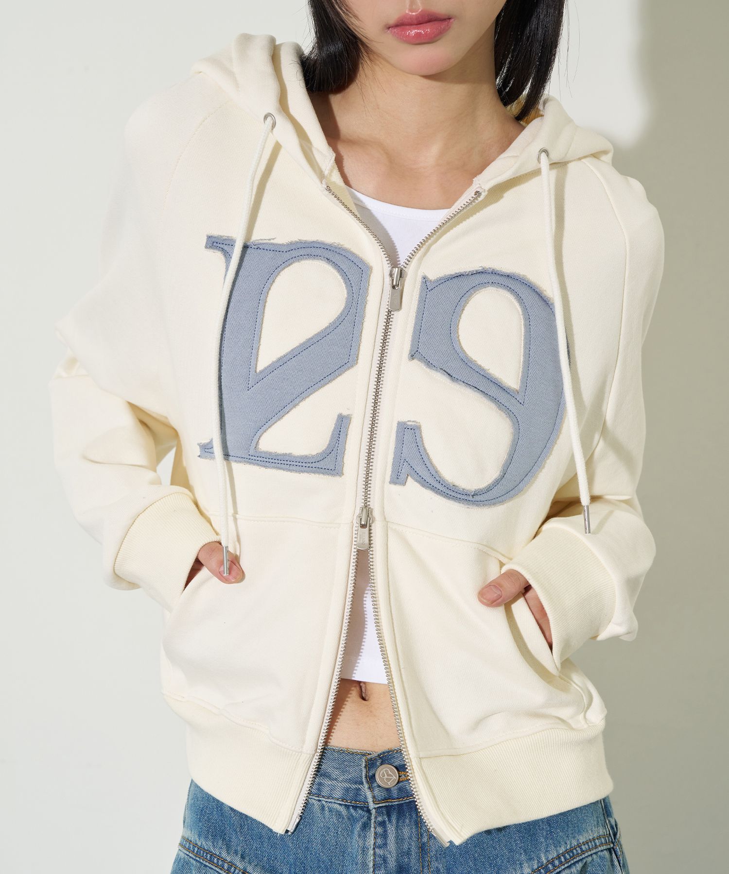 【最新入荷】 129 ILLIGO | MUSINSA公式 logo cream zip-up hooded patch トップス