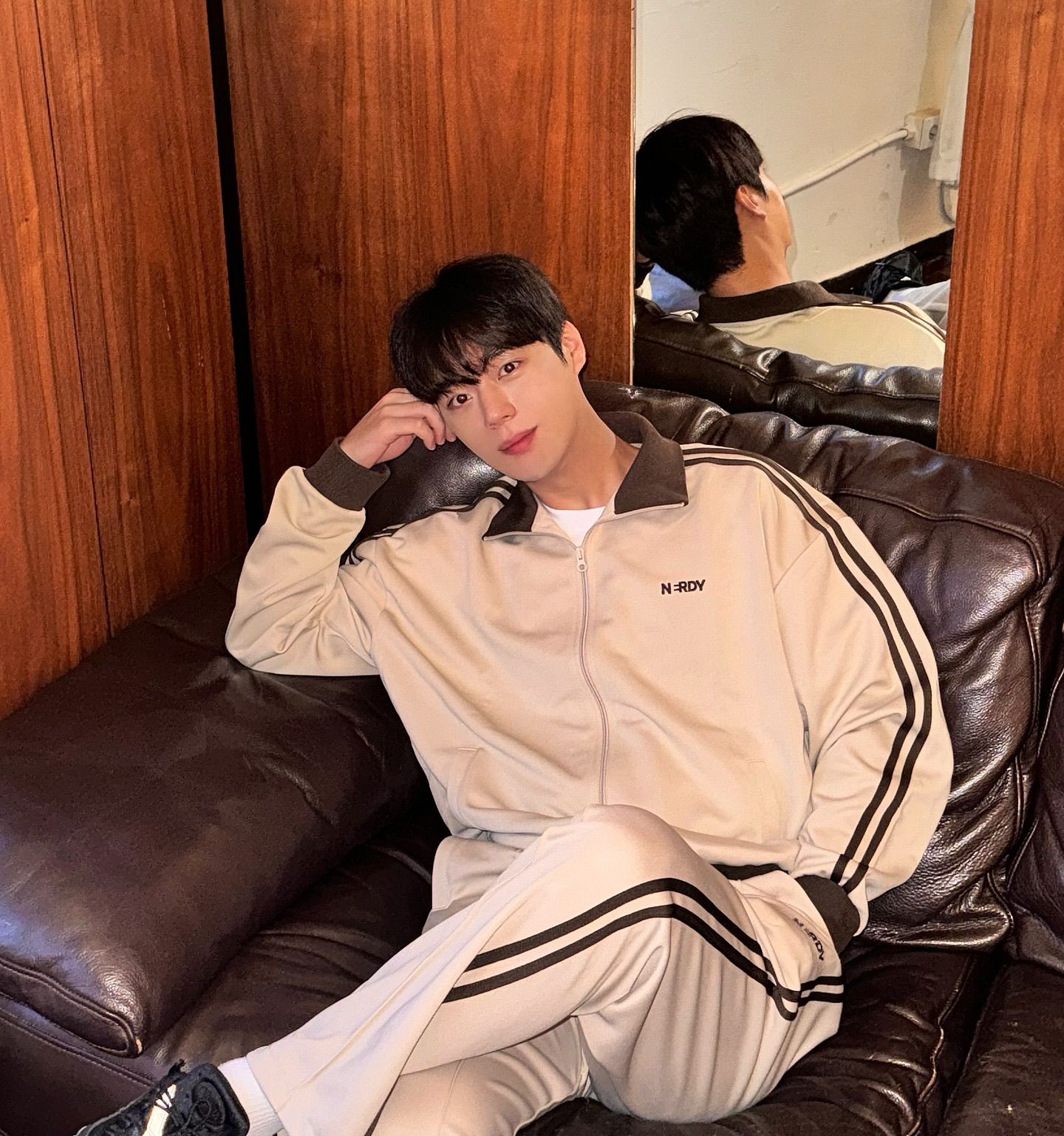 MUSINSA公式 | NDY (nerdy) Classic NY Track Top Light Beige