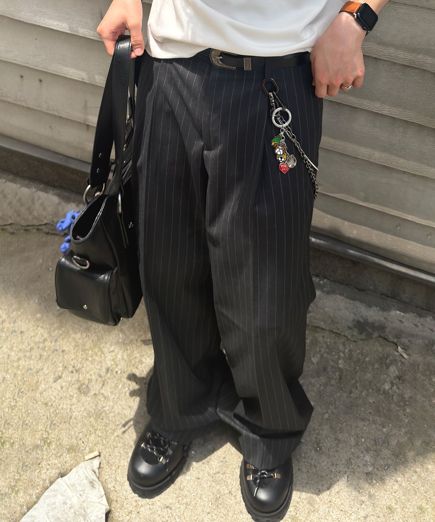 MUSINSA | JUAN HOMME Pinstripe Wide Trousers (Black)