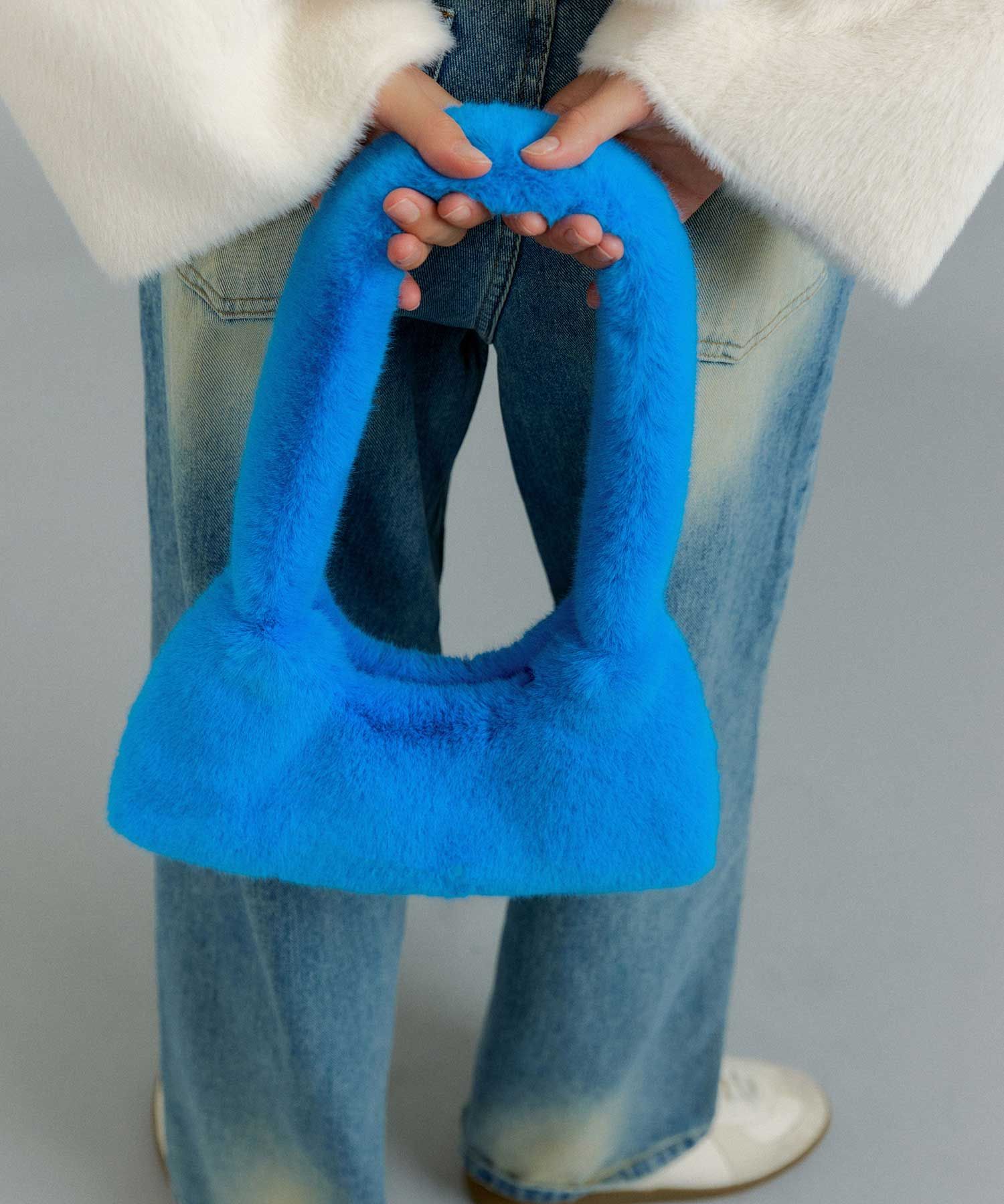 MUSINSA公式 | MOLLIOLLI FLAT BAG フェイクファー ミニショルダー 