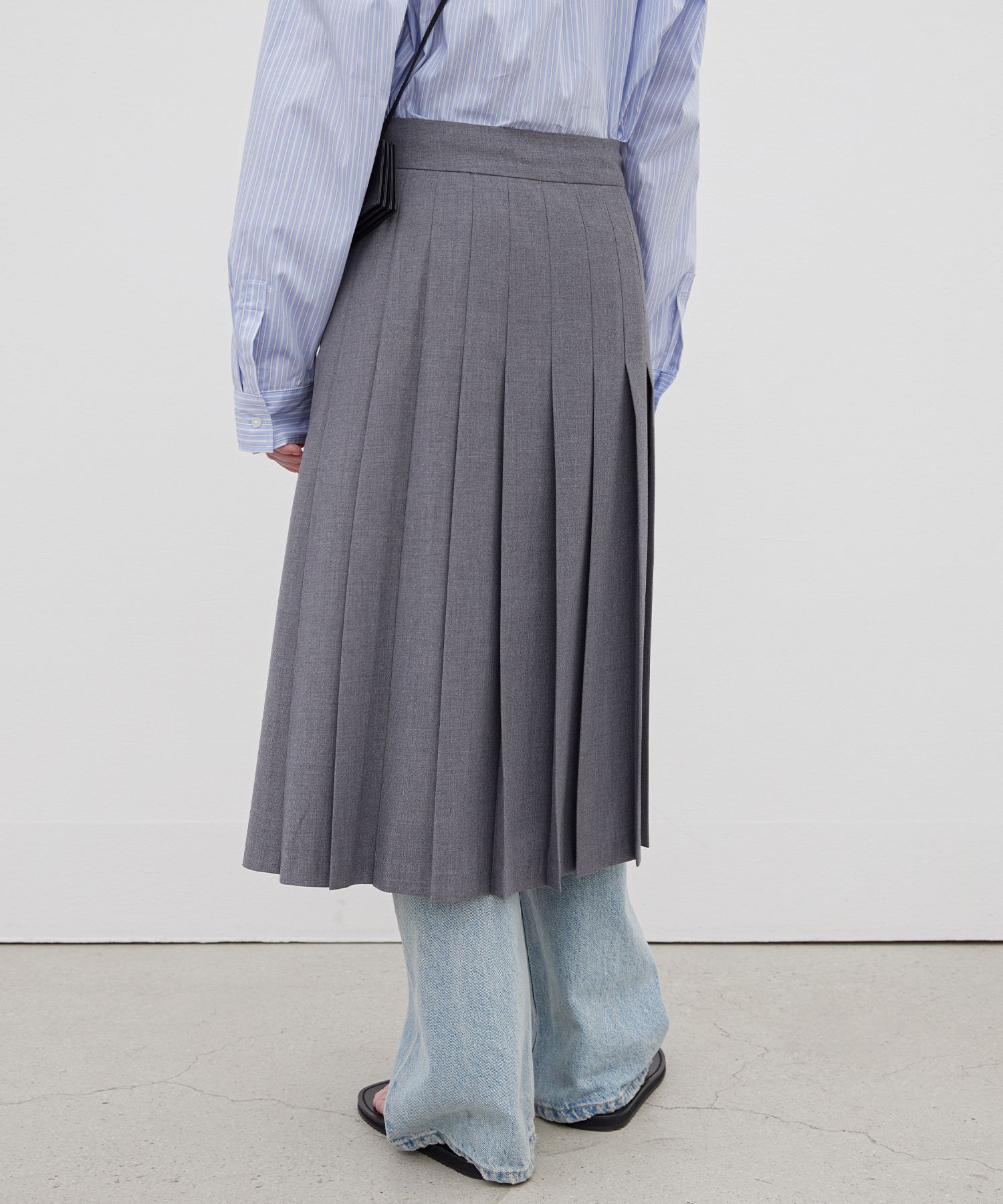LEVAR ♥ Side-Pleated Wrap Skirt /追跡付 MUSINSA | LEVAR Side-Pleated Wrap Skirt - Charcoal