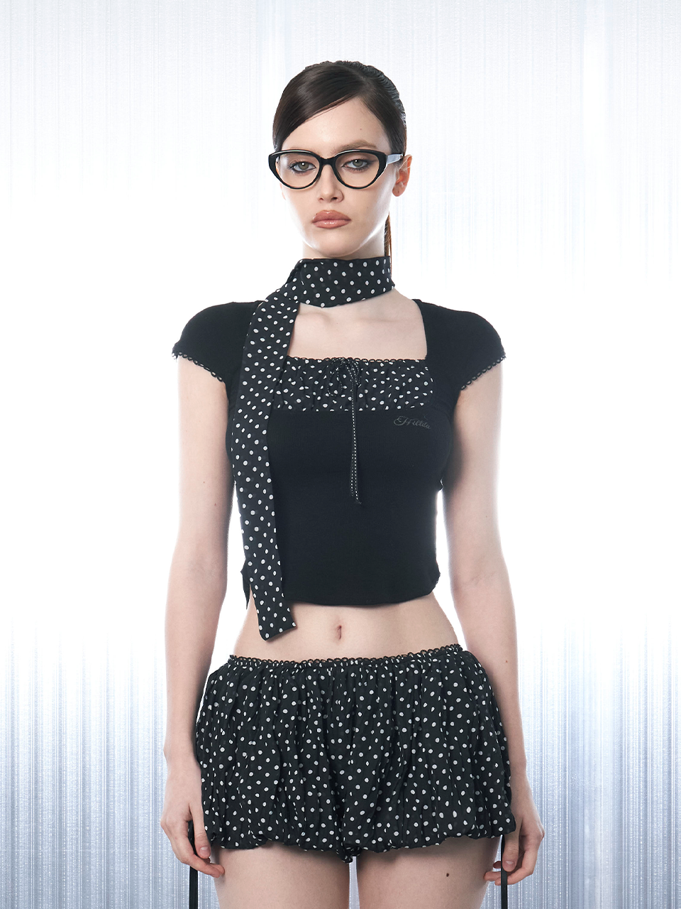★HILLDA★ dot square crop top black t-shirt MUSINSA | HILLDA Dot Square Crop Top [Black]