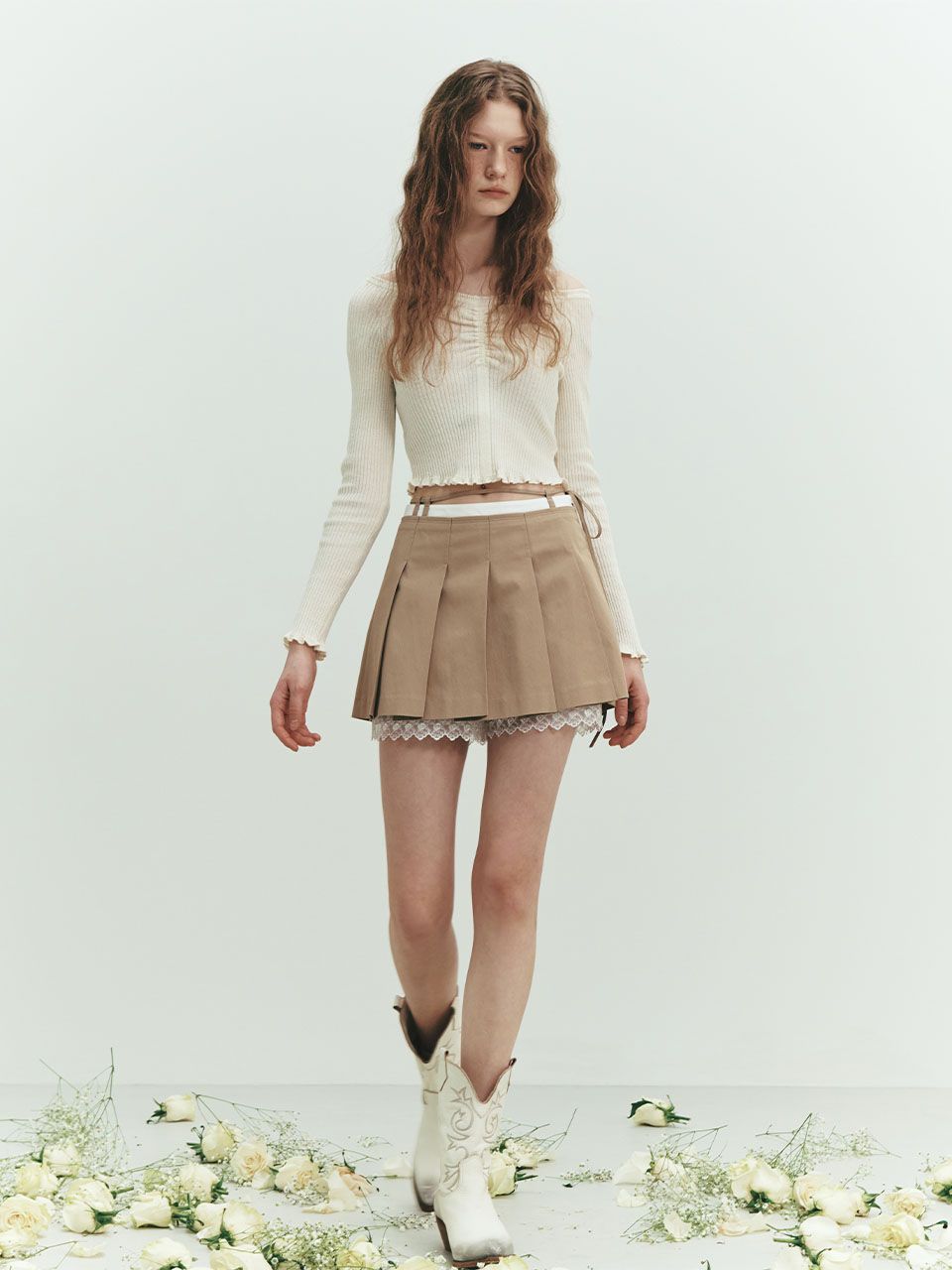 プリーツスカートの着用アイテム